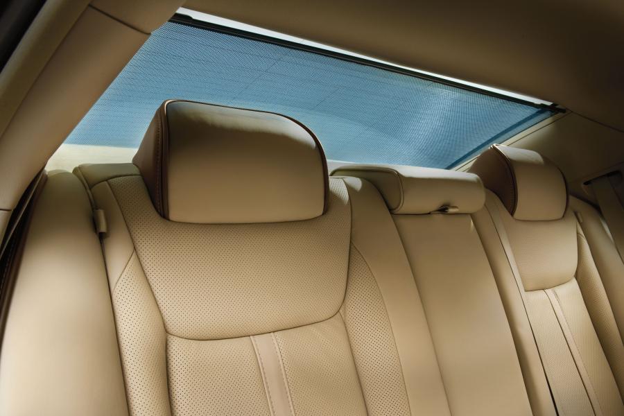  Chrysler 300C Luxury Series 2012 года  (фото 8 из 16)